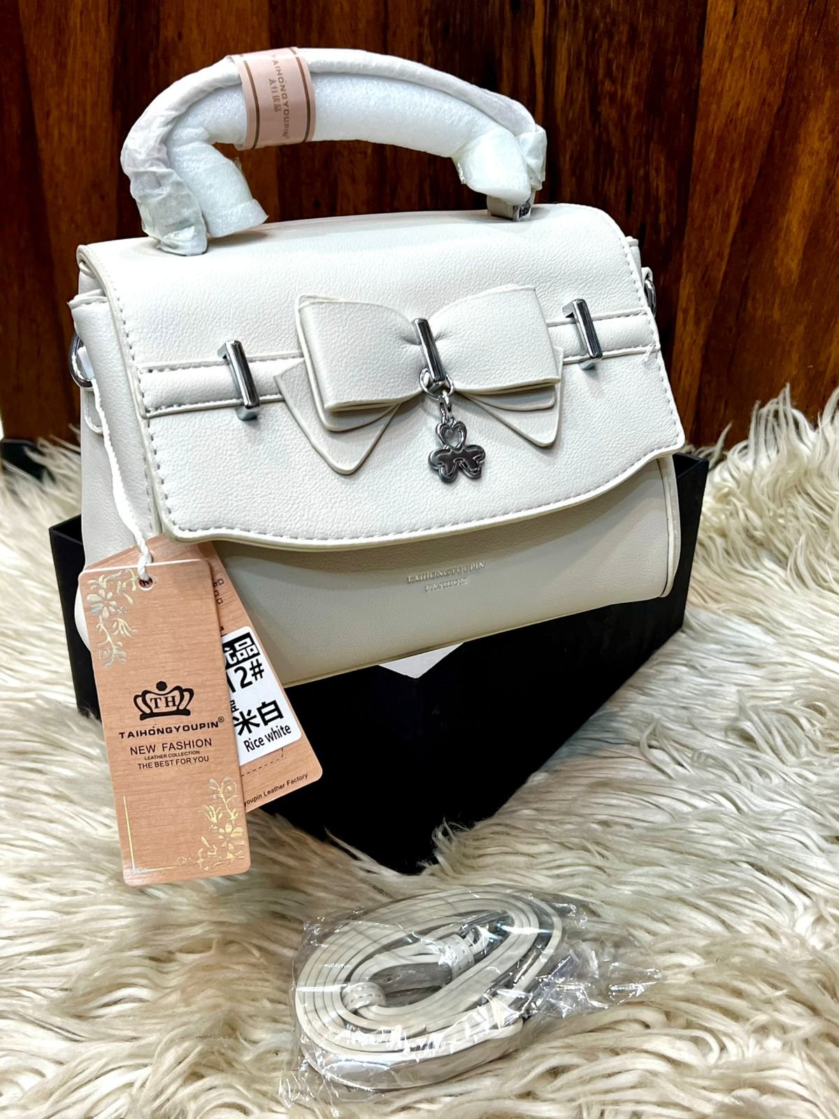 Taihongyoupin Bow-Accent Leather Crossbody Handbag